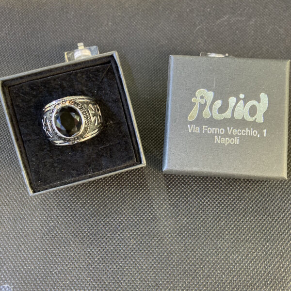 Anello con zircone