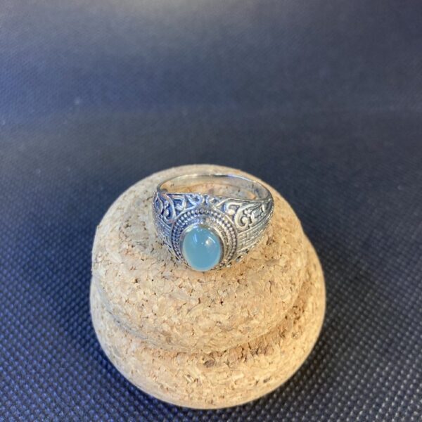 Anello con pietra naturale