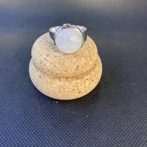 Anello con pietra di luna