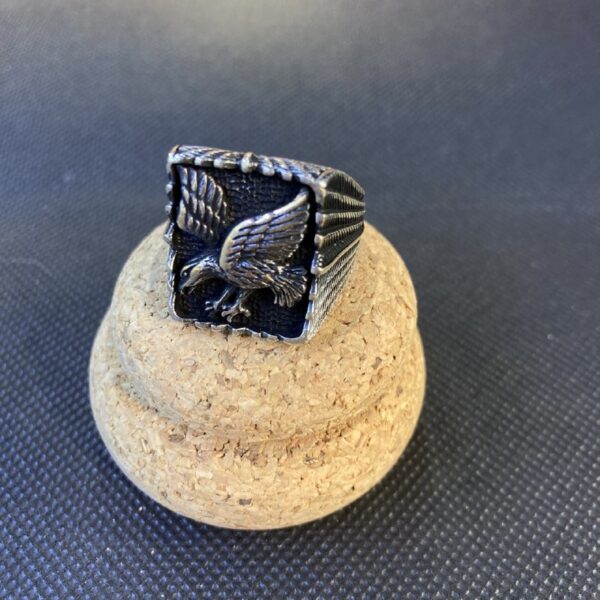 Anello con falco