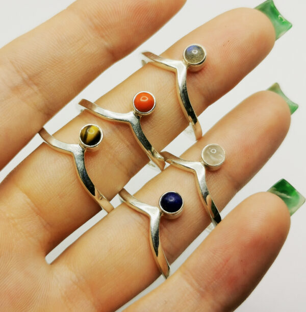 Drop stone ring