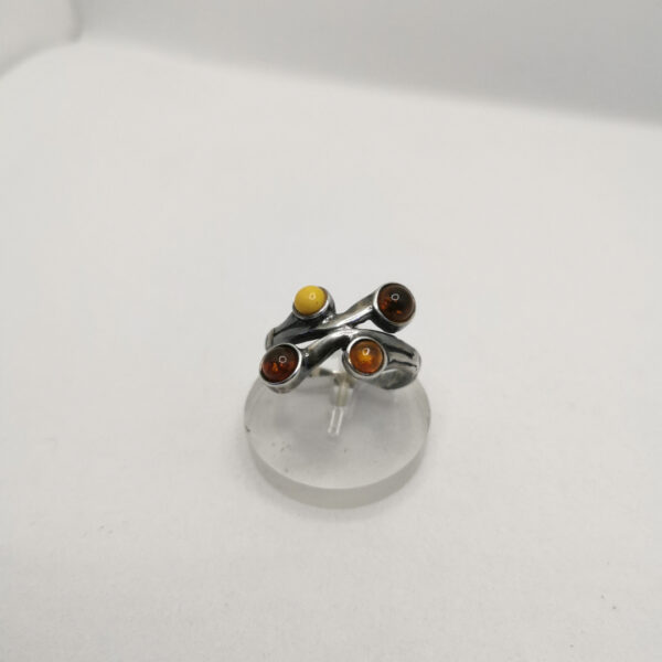 Anello con Ambra