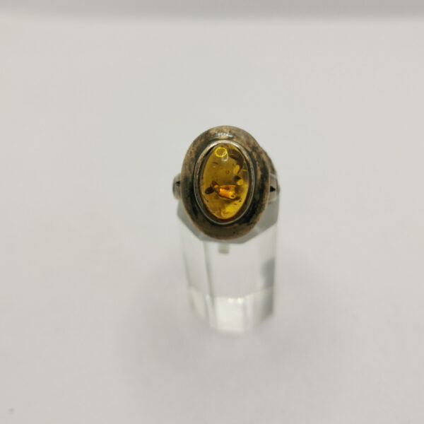 Anello con Ambra