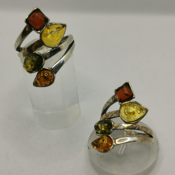 Anello con Ambra
