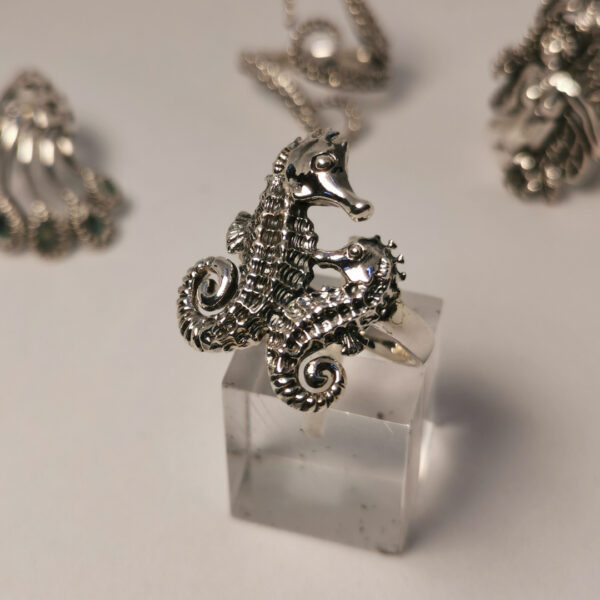 Seahorse ring
