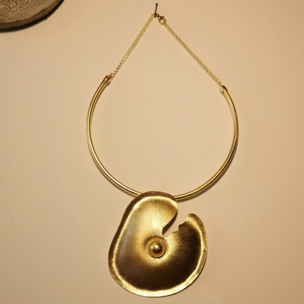 Collana rigida Conchiglia - Ottone placcato - immagine 3