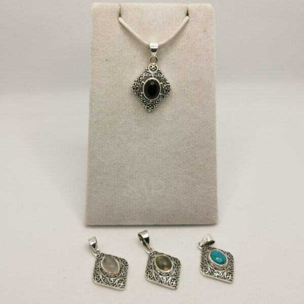 Pendant - Engraved rhombus with stone - immagine 2