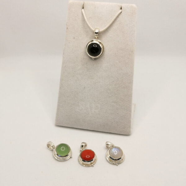 Etnic pendant - round stone - immagine 6