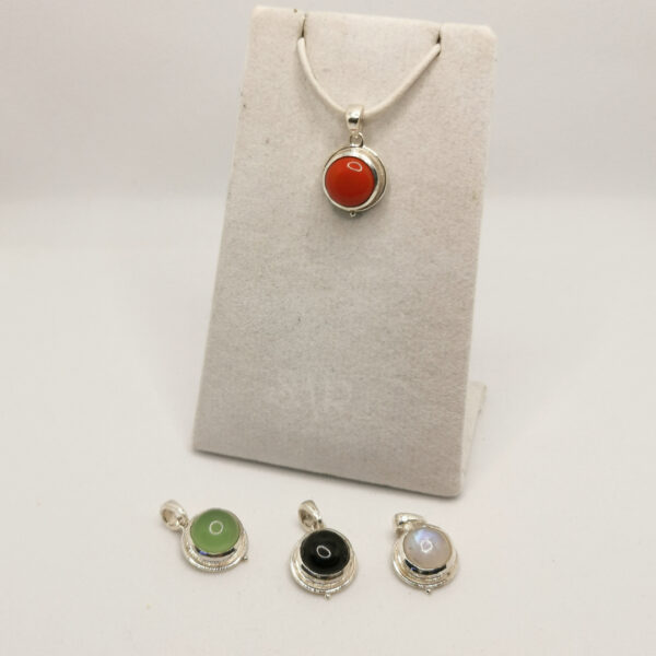 Etnic pendant - round stone - immagine 5
