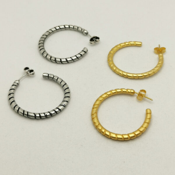 Vintage earrings - Half hoop