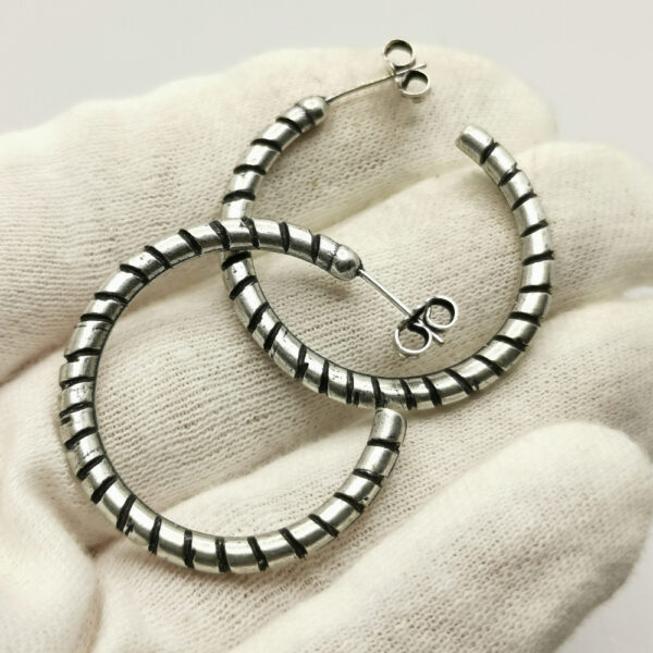 Vintage earrings - Half hoop - immagine 2