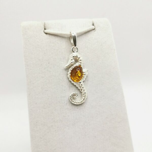 Amber Seahorse Pendant - immagine 2