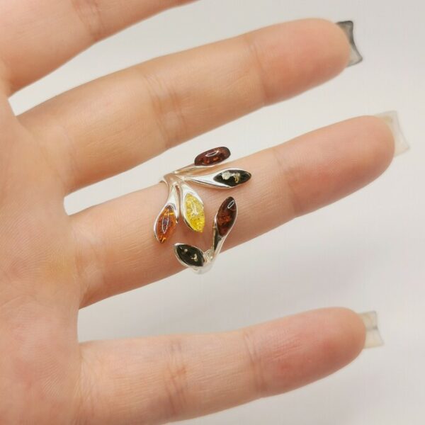 Anello con foglie d'ambra - immagine 2