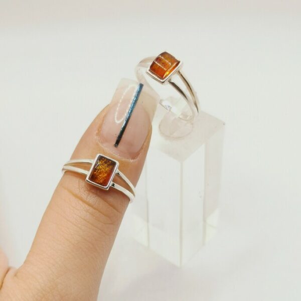 Anello con Ambra