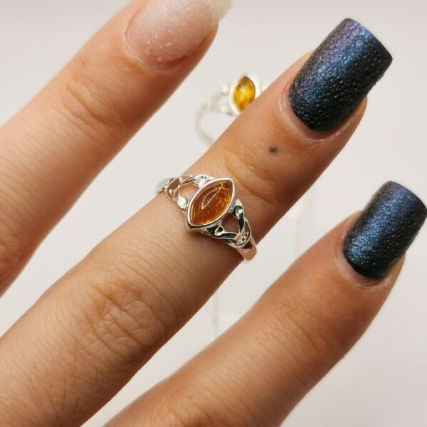 Anello con Ambra