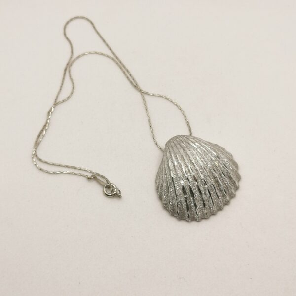 Diamond-coated aluminium necklace - Shell