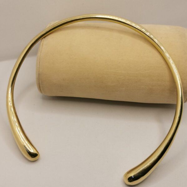Classic chocker